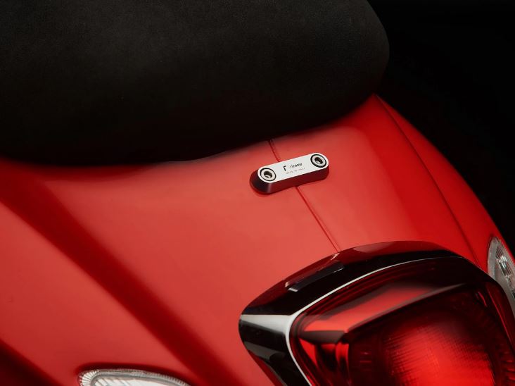 Tapa rosca RIZOMA asidero pasajero pasajero para Vespa GTS/GTS Super/GTV/Primavera, plata