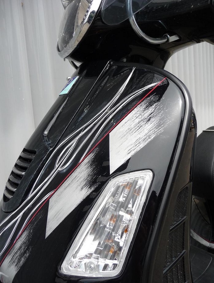 Protector de piernas de tubo mono ranura, izquierda y derecha para Vespa GTS/GTS Super/GTV/GT (- '19), negro mate