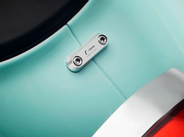 Tapa rosca RIZOMA asidero pasajero pasajero para Vespa GTS/GTS Super/GTV/Primavera, plata