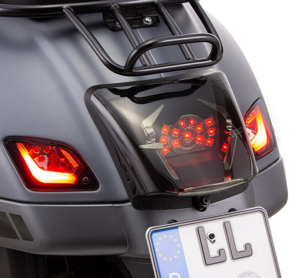 Kit intermitentes traseros izquierdo/derecho para Vespa GTS/GTS Super/GTV 125-300cc ('14-22), tintados