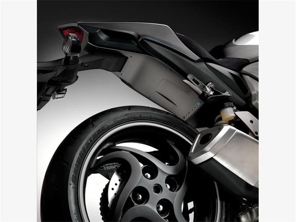 Carenado inferior trasero original de la Honda CB 1000 R, aspecto de titanio