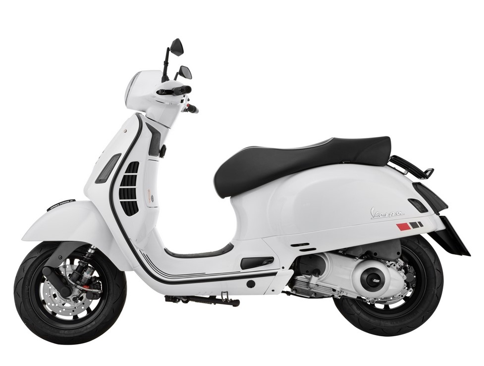 Faro trasero del cuadro para Vespa GTS/GTS Super/GTV 125-300cc ('14-'18), recubierto de carbono