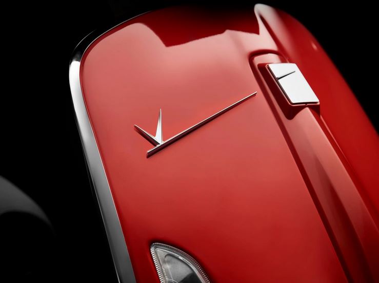 Emblema en cascada RIZOMA para Vespa, plata