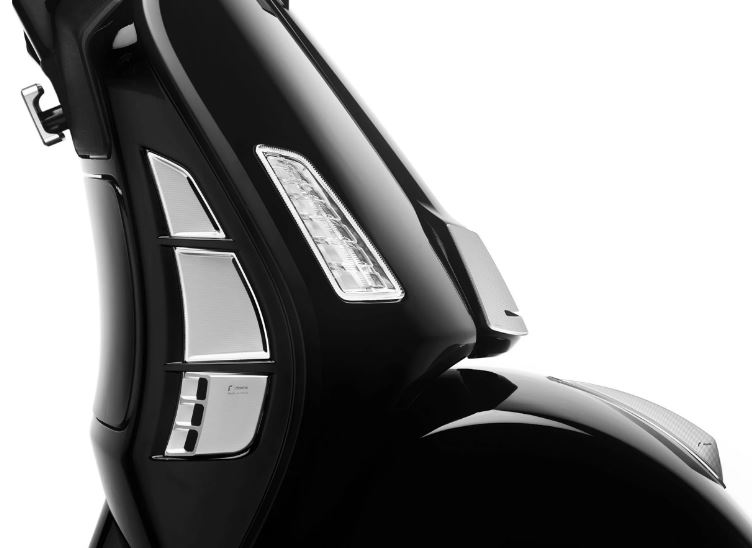 Rejilla de ventilación maletero RIZOMA para Vespa GTS/GTS Super/GTV 125-300cc (`23-), plata