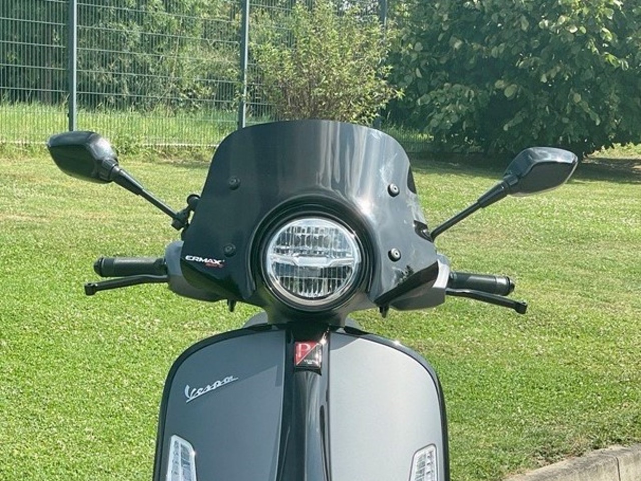 Parabrisas ERMAX Piccolo H 300 mm para Vespa GTS/GTS Super/GT L (-22), negro