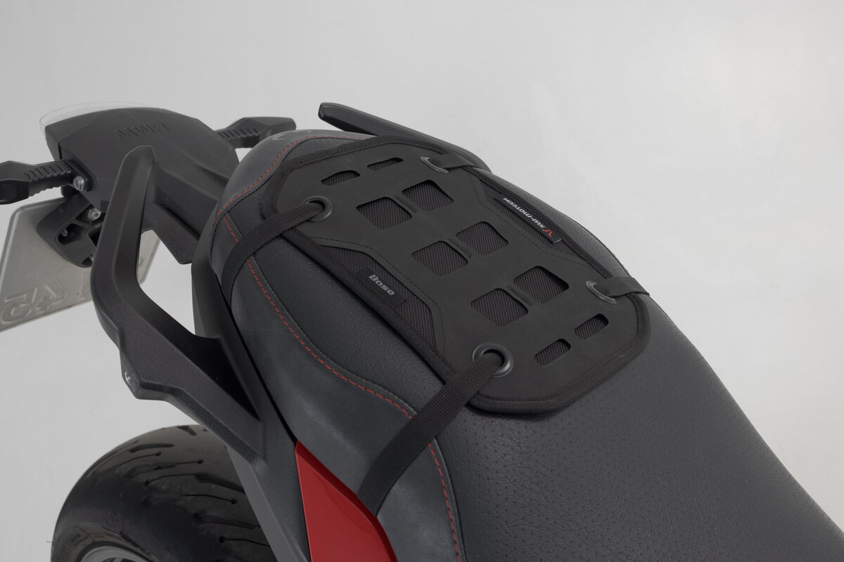 Base SW-Motech PRO con enganche MOLLE para Honda CMX 1100 Rebel