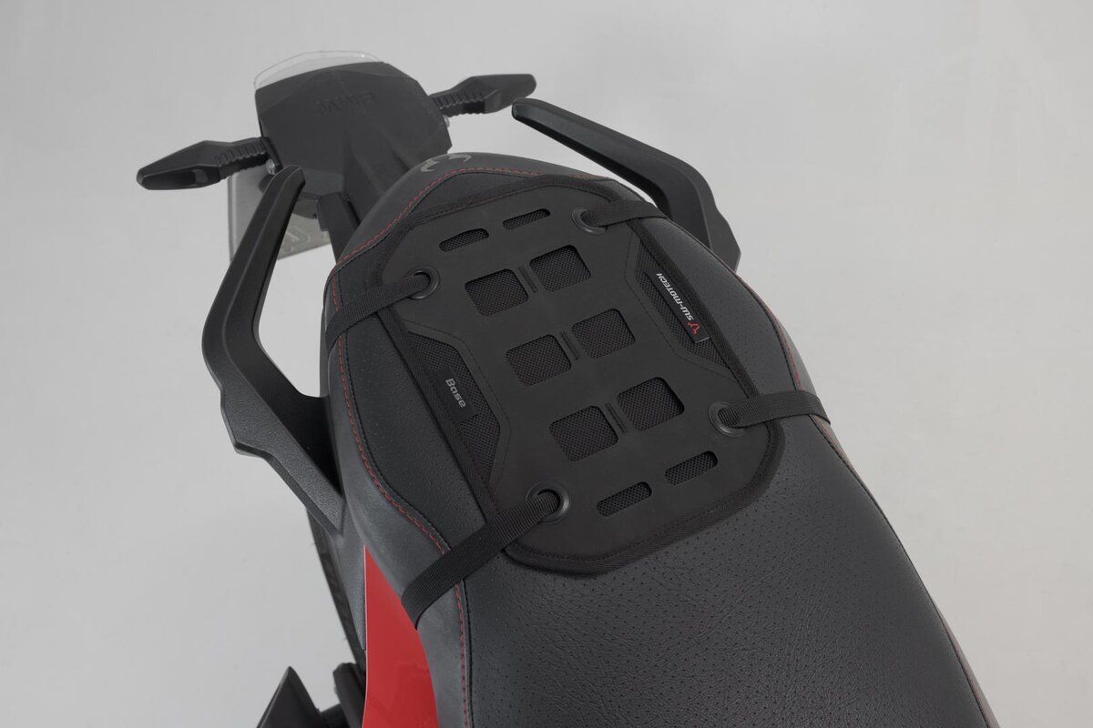 Base SW-Motech PRO con enganche MOLLE para Honda CMX 1100 Rebel