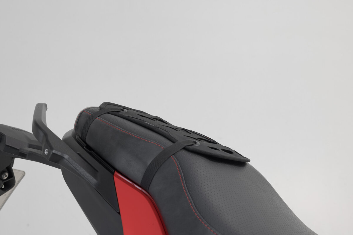 Base SW-Motech PRO con enganche MOLLE para Honda CMX 1100 Rebel