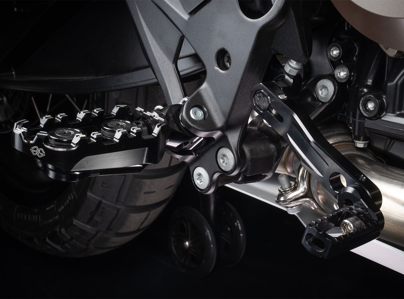 Estriberas Gilles TECH-X Enduro con ABE para KTM 790 /890 /1290 Adventure, Husqvarna Norden 901