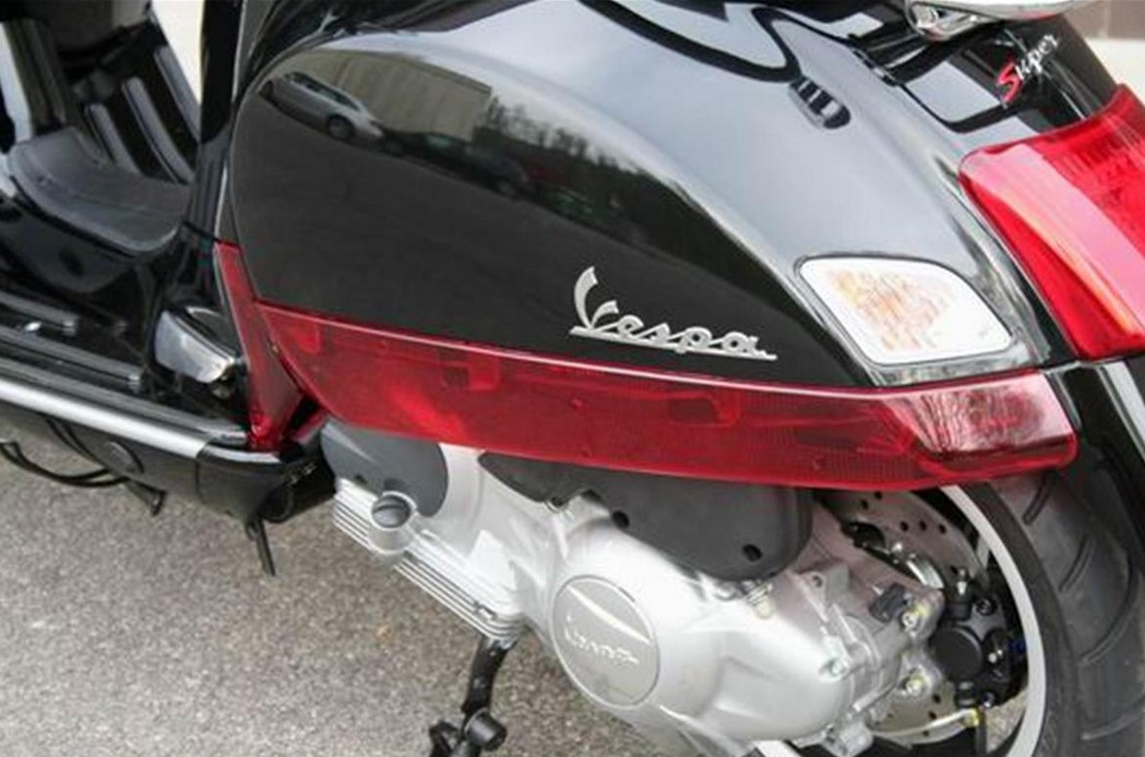 Panel lateral izquierdo/derecho para Vespa GTS/GTS Super/GTV 125-300cc, rojo transparente