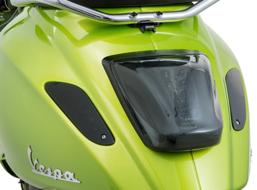 Luz trasera MK II tintada para Vespa Primavera/Sprint 50-150ccm, llanta - negro brillante