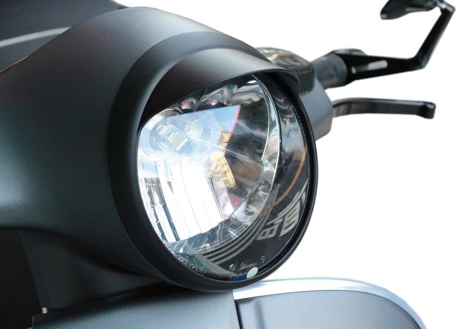 Anillo de luz para Vespa GTS/GTS Super/GT/GT L 125-300cc, negro mate
