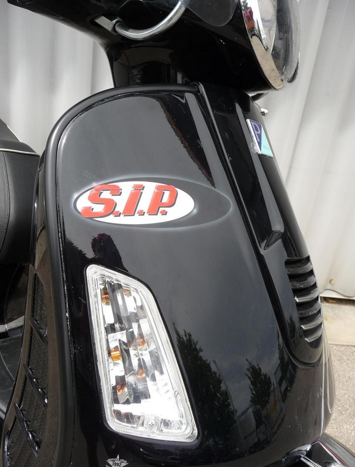 Protector de piernas de tubo mono ranura, izquierda y derecha para Vespa GTS/GTS Super/GTV/GT (- '19), negro mate