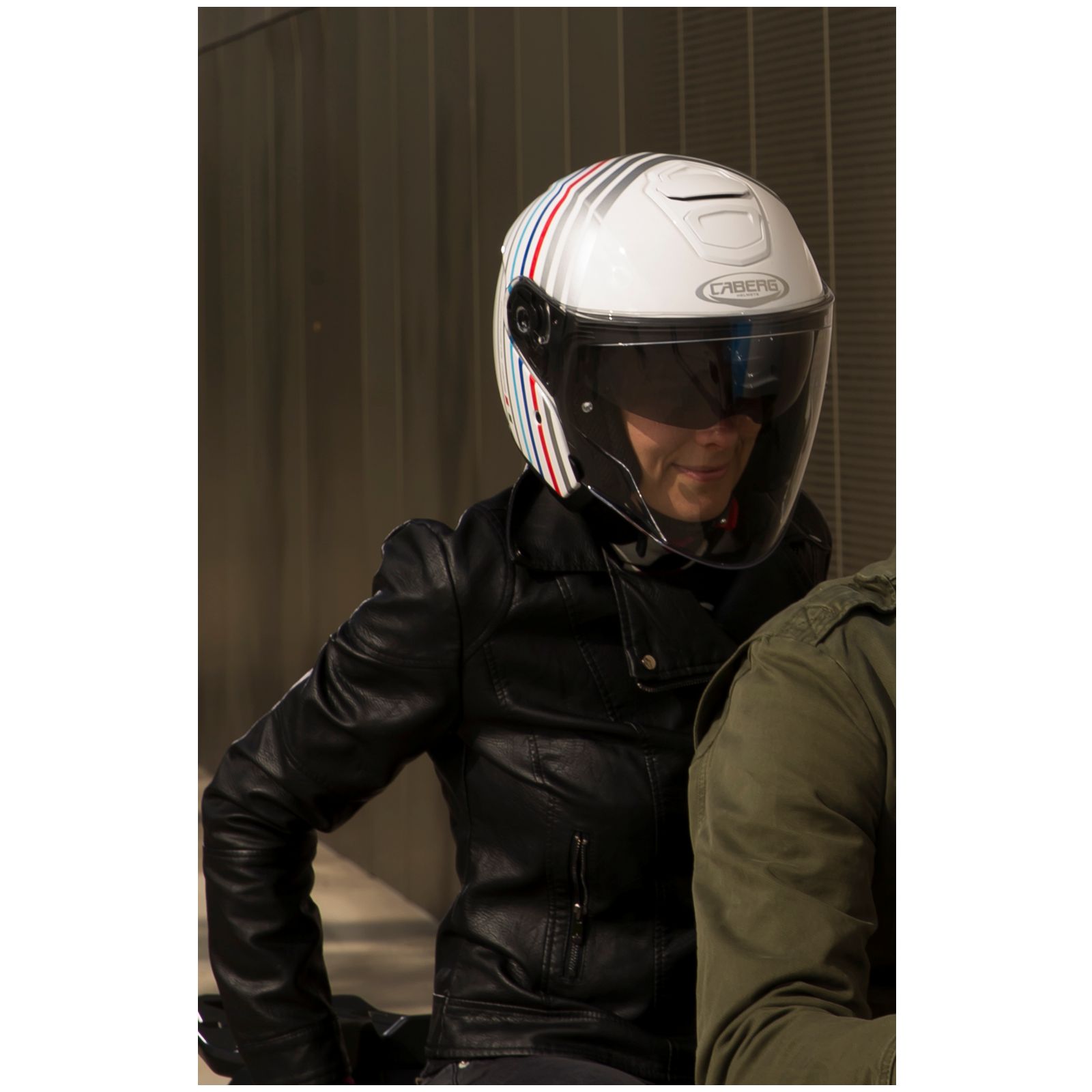 Casco Caberg Flyon Bakari, blanco/plata-azul-rojo