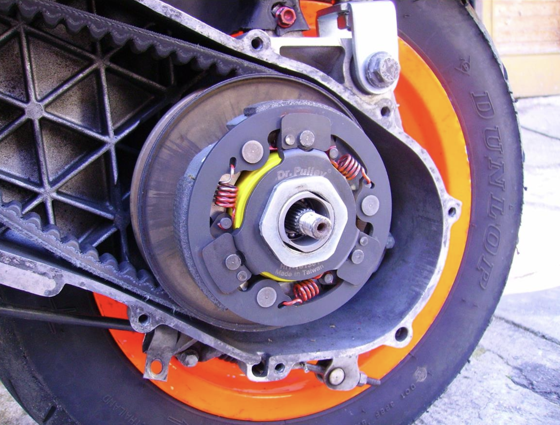 Embrague SERIE PRO HiT by Dr. Pulley para Vespa ET2/ET4/LX/LXV/S/Primavera/Sprint 50ccm 2T/4T