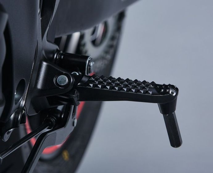 Estribos incl. soporte (lado izquierdo) para Suzuki SV650 BJ. 2016-2017