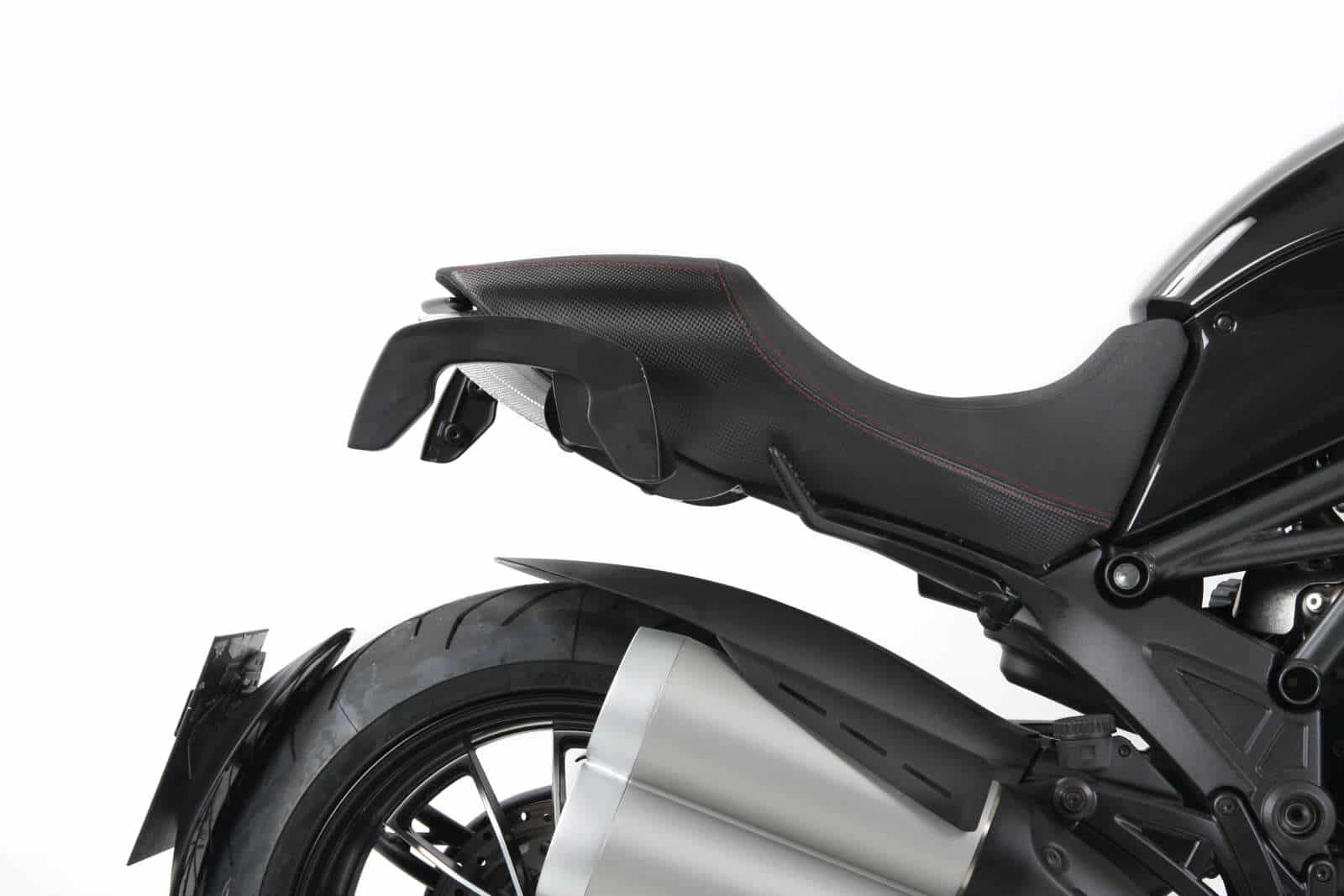 Soporte lateral C-Bow negro para Ducati Diavel 1200 (11-18) Hepco & Becker