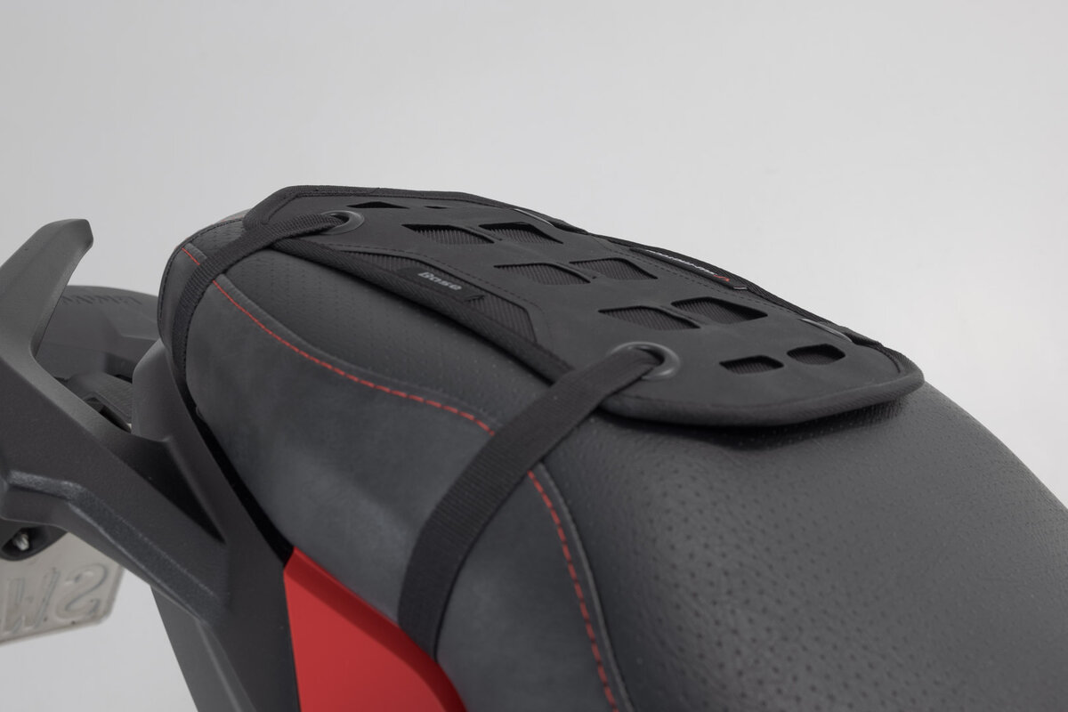 Base SW-Motech PRO con enganche MOLLE para Honda CMX 1100 Rebel