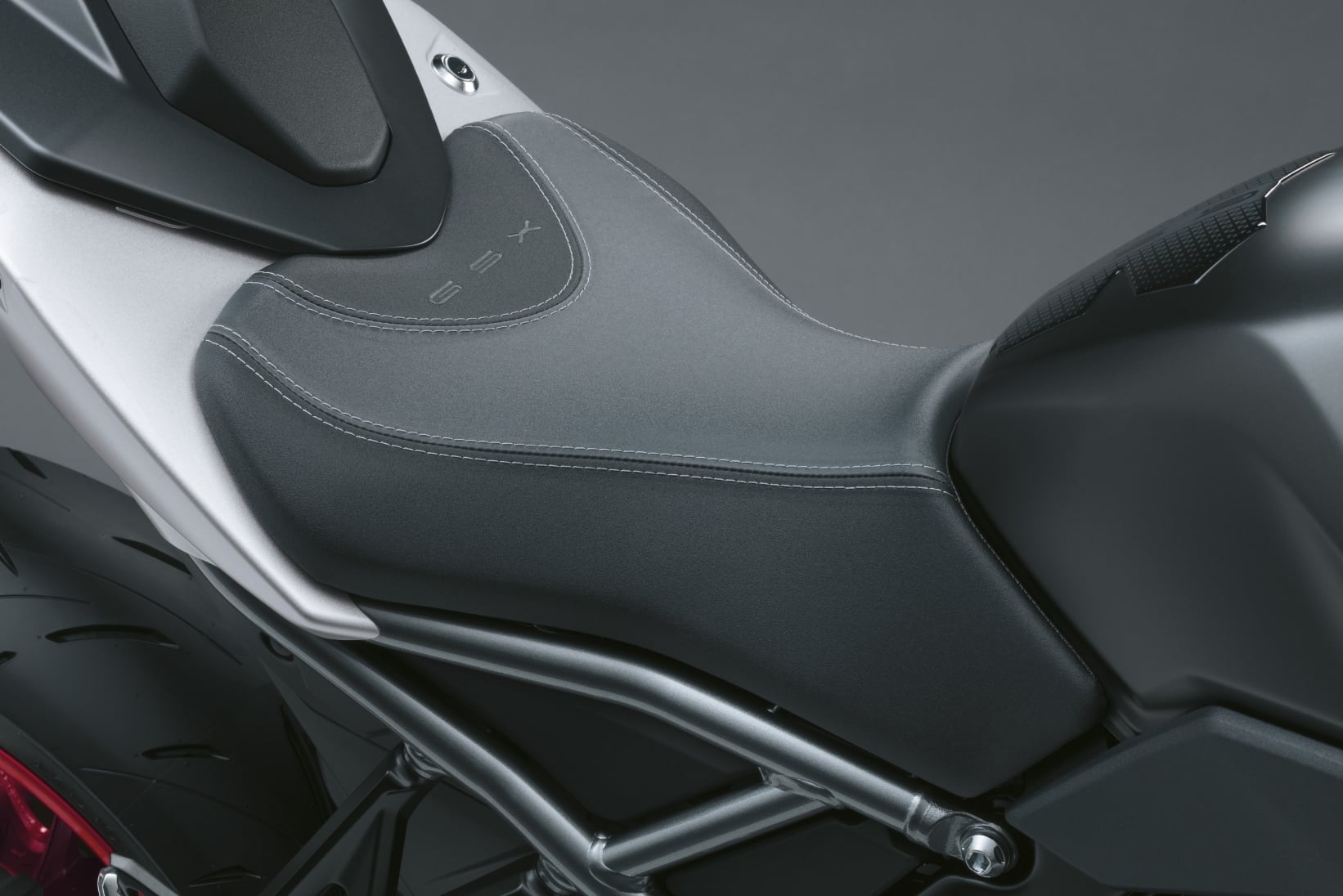 Asiento Sport para Suzuki GSX-8R (24-) Original