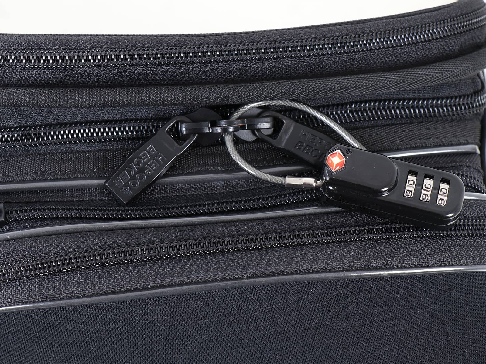 Cerradura de combinación con cable metálico fino y función TSA de Hepco & Becker