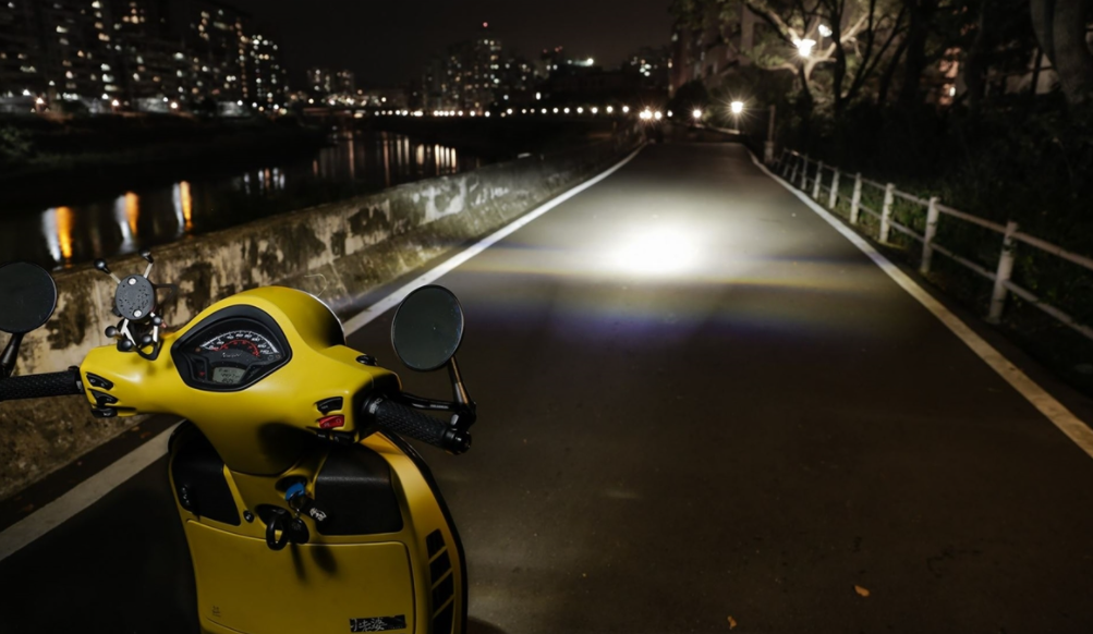 Faro delantero "Black Edition" LED para Vespa GTS/GTS Super/GT/GT L 125-300cc ('03-'18)