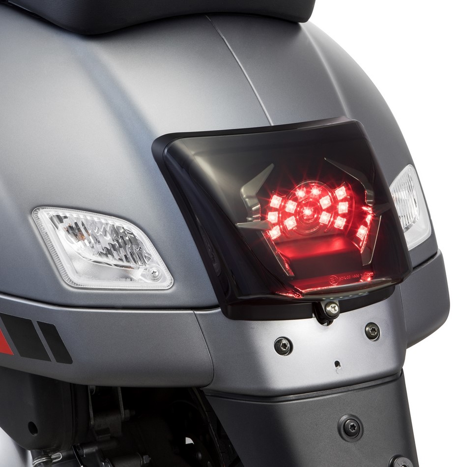 Juego de luces traseras para Vespa GTS/GTS Super/GTV 125-300cc ('14-'18), tintadas