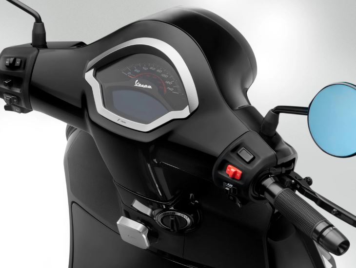 Gancho portaequipajes RIZOMA para Vespa GTS/GTS Super/GTV 125-300cc (`23-), plata/negro