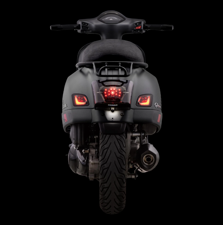 Asiento deportivo "Black Editiont" para Vespa GTS/GTS Super/GTV 125-300ccm (14-), acolchado negro