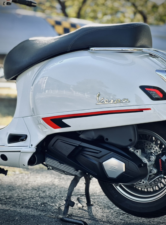 Funda para tapa de vario ZELIONI para Vespa GTS/GTS Super/GTV HPE 300cc, plata