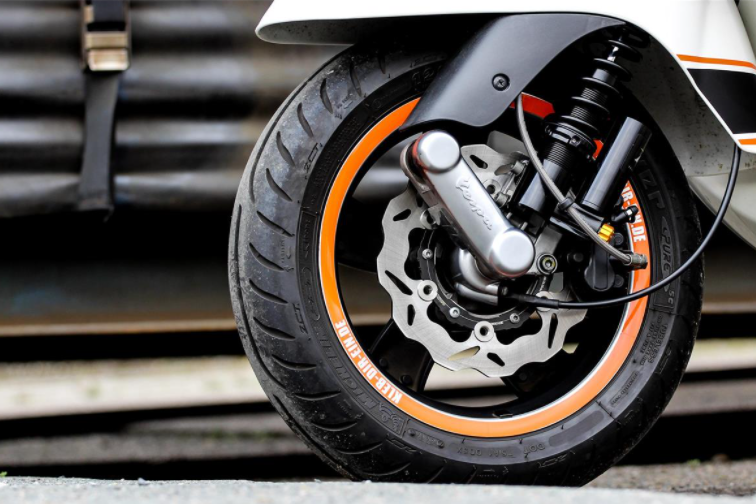 Amortiguador delantero "Black Edition" para Vespa GTS/GTS Super/GTV/GT 60/GT/GT L, negro