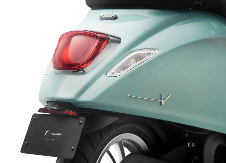 RIZOMA rotulación tapa lateral para Vespa Primavera/Sprint/Elettrica, plata