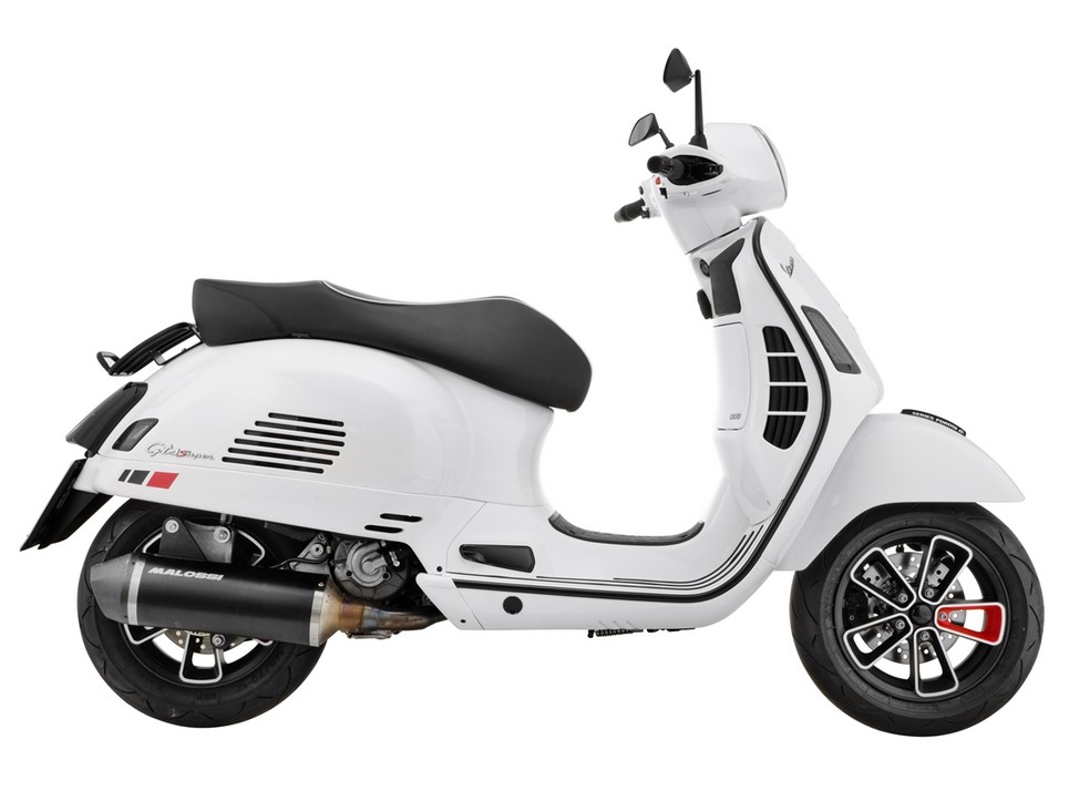 Conversión de faro trasero para Vespa GTS/GTS Super/GTV 125-300cc ('14-'18), negro brillante