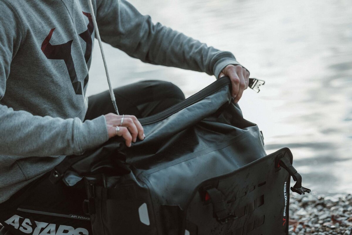Sistema de bolsas laterales SW-Motech SysBag WP L/L para Aprilia Tuareg 660 /Rally