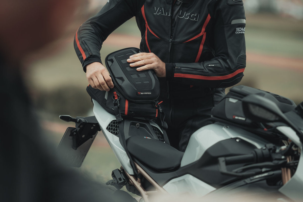 Bolsa trasera PRO Roadpack Aprilia Tuono V4 1100 Factory (18-20), KG1