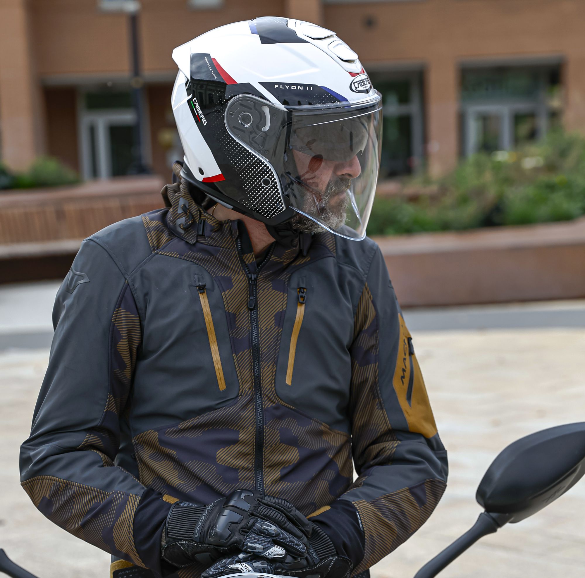 Casco Caberg Flyon Carbon