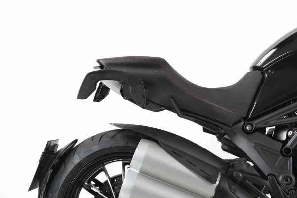 Soporte lateral C-Bow negro para Ducati Diavel 1200 (11-18) Hepco & Becker