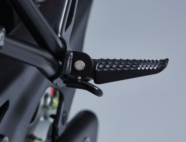 Estribos de acompañante para Suzuki SV650 BJ. 2016-2017