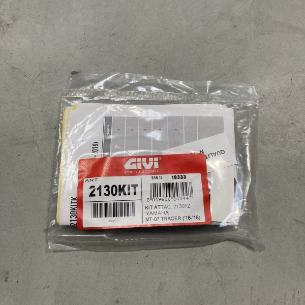 Kit para el montaje del soporte del topcase para Yamaha MT-07 Tracer (Bj.16-18) Givi