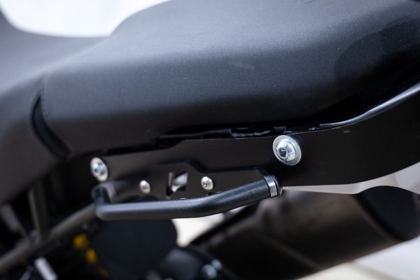 Asideros de pasajero para Ducati DesertX, negro