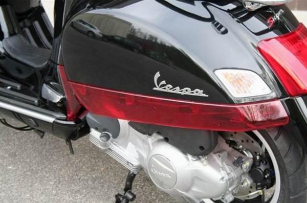 Panel lateral izquierdo/derecho para Vespa GTS/GTS Super/GTV 125-300cc, rojo transparente