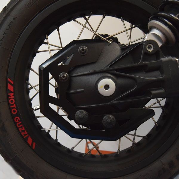 Cubremanillar negro para Moto Guzzi V 85 TT (19-23)